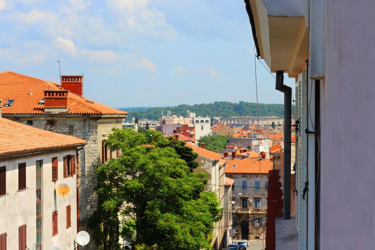 Sunny Corner In City Center With Free Parking Apartment Пула Екстериор снимка