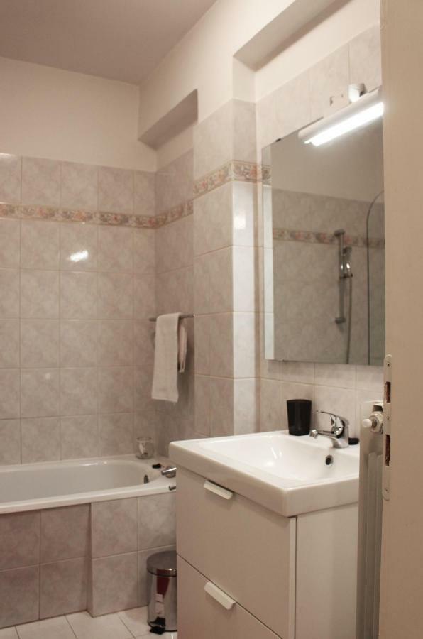 Sunny Corner In City Center With Free Parking Apartment Пула Екстериор снимка