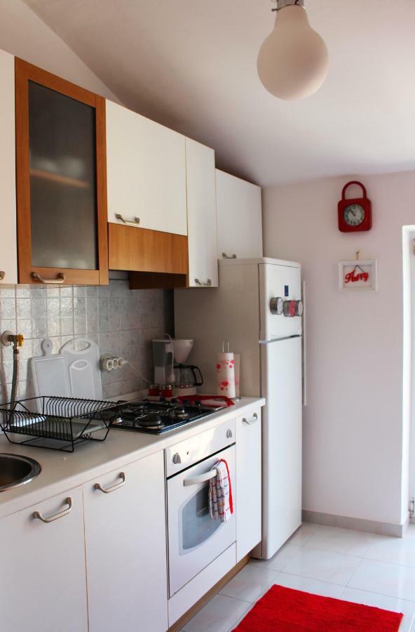 Sunny Corner In City Center With Free Parking Apartment Пула Екстериор снимка