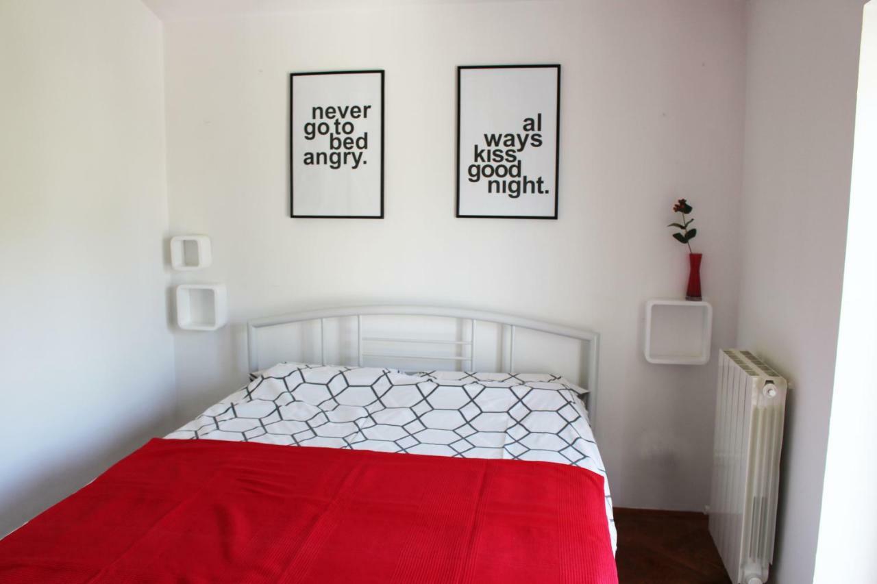 Sunny Corner In City Center With Free Parking Apartment Пула Екстериор снимка